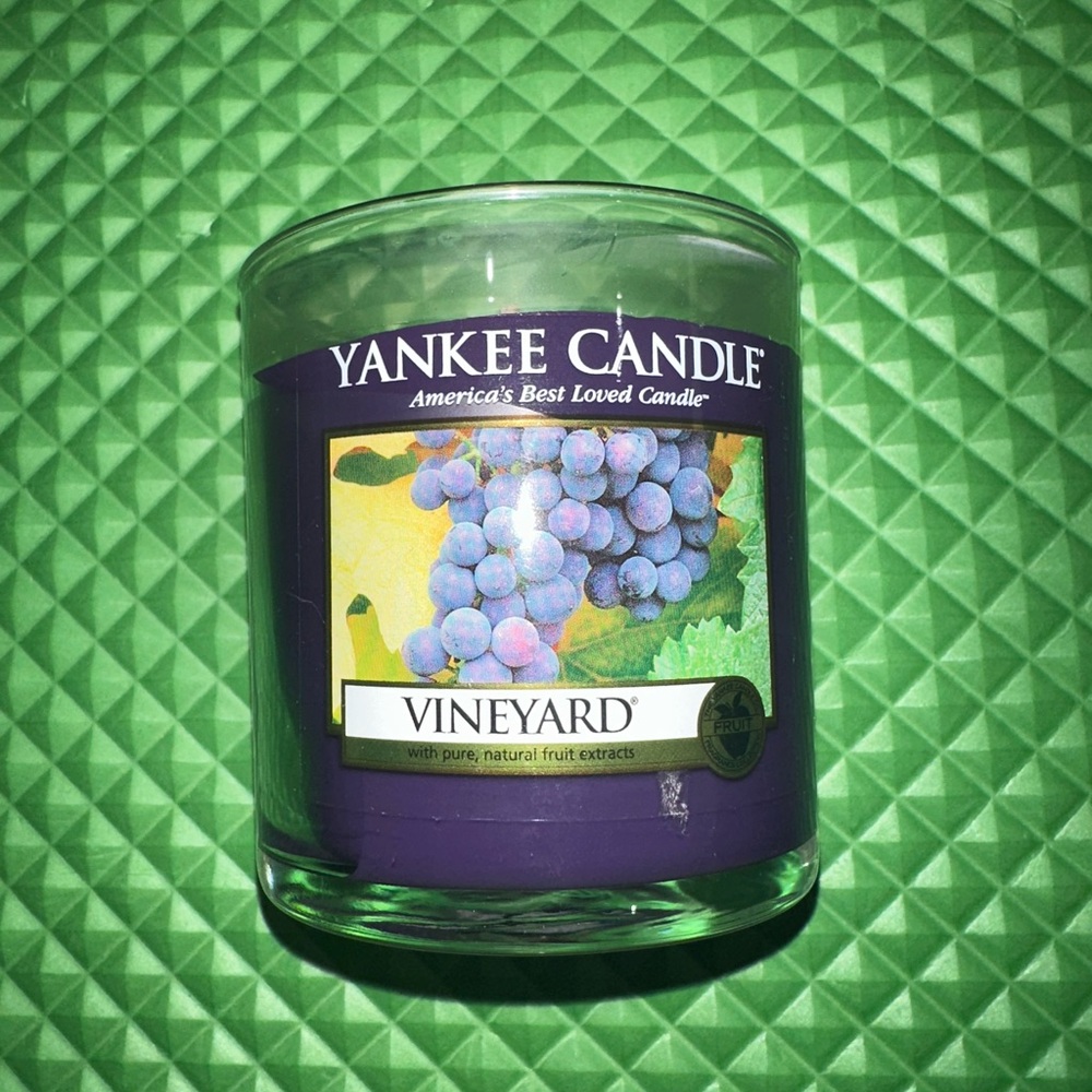 Yankee Candle Vineyard Purple Glass Candle